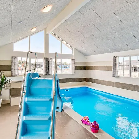 Prázdninový dům Cozy In With Sauna