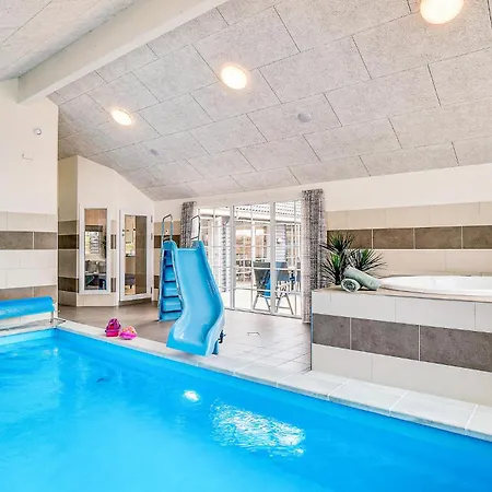 Vakantiehuis Cozy In With Sauna